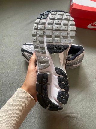 Nike Zoom Vomero 5 Metallic Silver Black