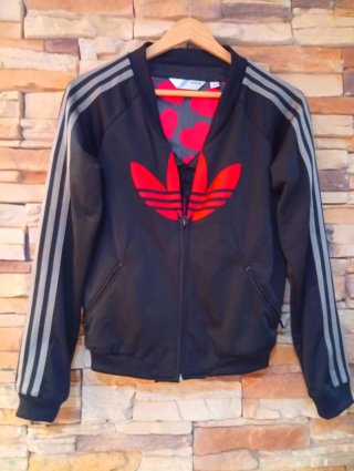 S Chaqueta Adidas Vintage estampado de corazones