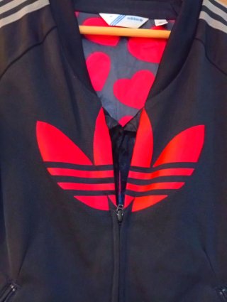 S Chaqueta Adidas Vintage estampado de corazones