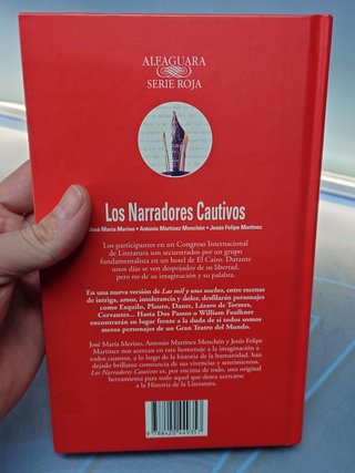 NOVELA, LOS NARRADORES CAUTIVOS - Varios Autores - 1999. Alfaguara Serie Roja