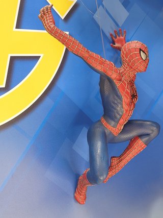 Spiderman, figura 1:4 spider-man, TM & O 2003 . Edición limitada  y numerada: 407 de 888 unidades.
