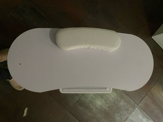 Mesa de manicura plegable con ruedas MUY POCO USO