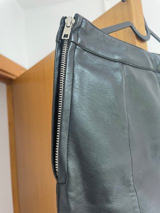 Minifalda efecto piel negra