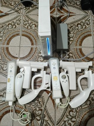 Nintendo Wii Blanca con Accesorios y Juegos