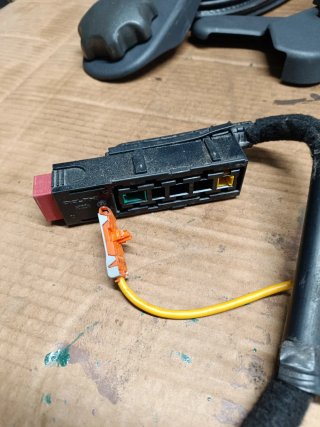 Encaixe e tensor cinto condutor opel corsa C