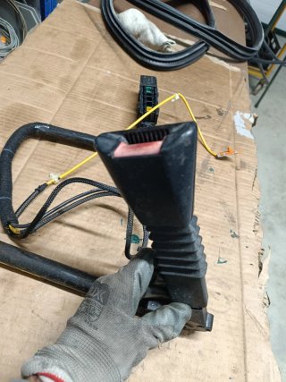 Encaixe e tensor cinto pendura opel corsa C