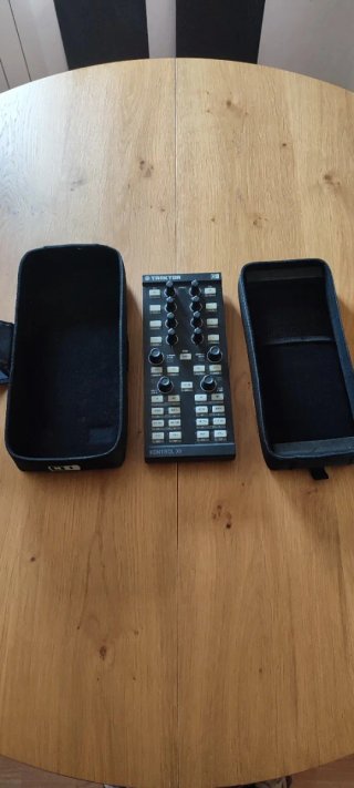Controladora Traktor Kontrol X1