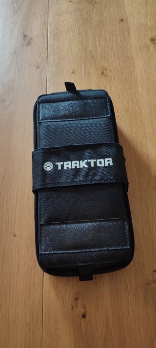 Controladora Traktor Kontrol X1