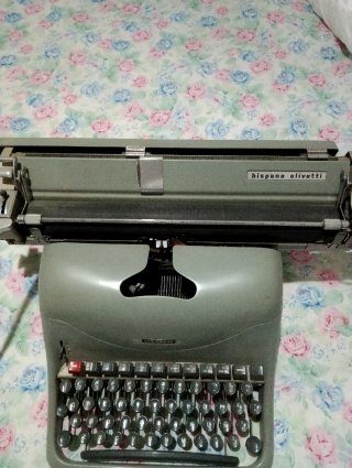 Máquina de escribir Hispano Olivetti Lexicon 80