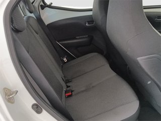 TOYOTA Aygo 5 Puertas x-play 70 Manual 5v