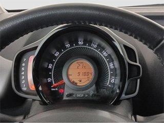 TOYOTA Aygo 5 Puertas x-play 70 Manual 5v