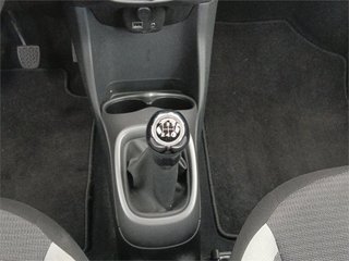 TOYOTA Aygo 5 Puertas x-play 70 Manual 5v