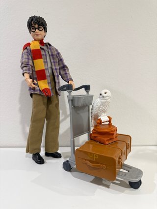 Muñeco Harry Potter con Maletas y Búho