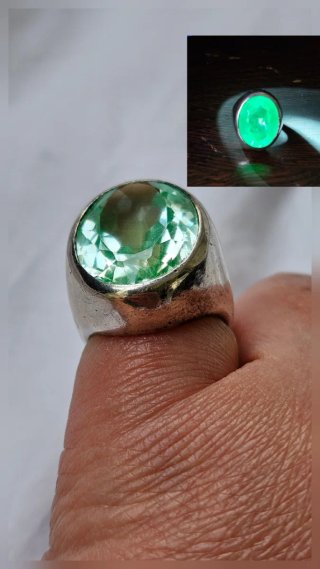 Anillo Modernista S’Paliu Vidrio Uranio