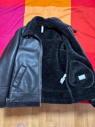 Chaqueta de cuero negra con forro