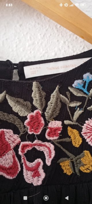 Blusa Zara bordada negra