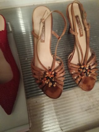 Zapatos de tacón beige con encaje