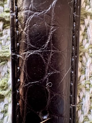 Correa de reloj Omega negra de piel de caimán