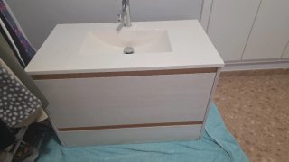 Lavabo con armario y espejo y luz