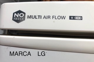 Nevera LG con 4 estantes de cristal