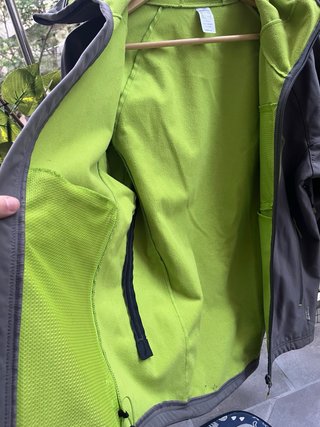 Chaqueta Montaña Quechua Gris y Verde