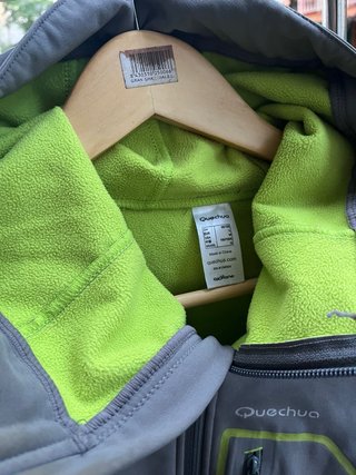 Chaqueta Montaña Quechua Gris y Verde