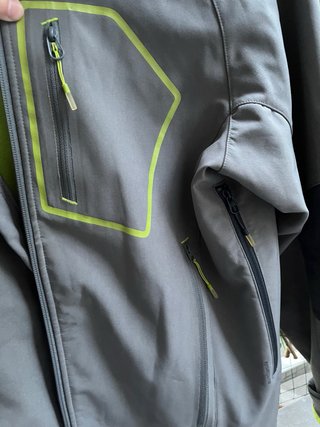 Chaqueta Montaña Quechua Gris y Verde