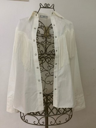 【MNG】Camisa Mango Blanca con Flecos - Talla M