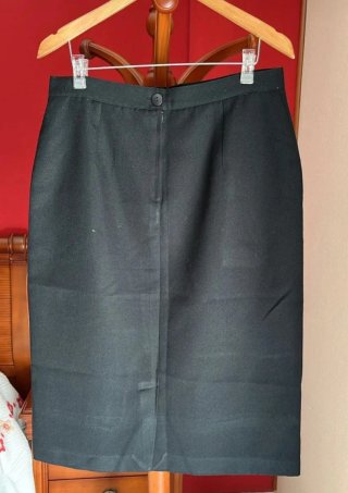 Falda negra talla 46