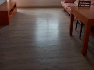Suelo laminado Roble Monclair 40m2+aislante+zócalo