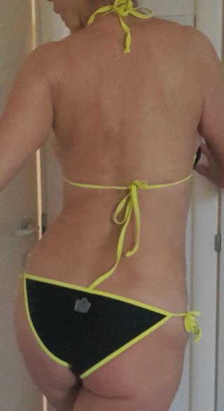 Bikini a triangolo nero e giallo fluo tg. M