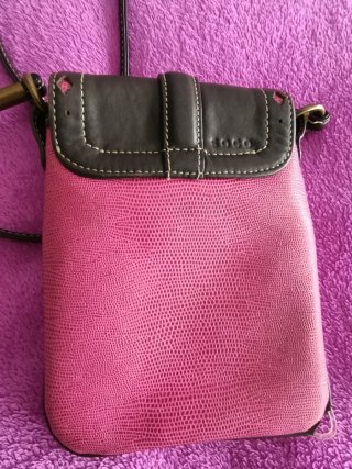 Bolso bandolera rosa y marrón