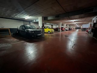 Garaje en venta en Almeda - El Corte Inglés en Cornellà de Llobregat