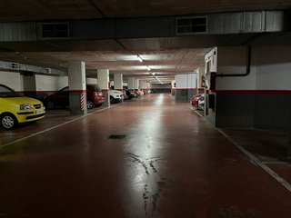 Garaje en venta en Almeda - El Corte Inglés en Cornellà de Llobregat