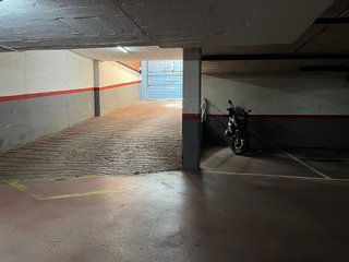Garaje en venta en Almeda - El Corte Inglés en Cornellà de Llobregat