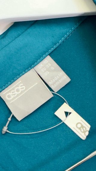 Blusa ASOS satén azul petróleo T38