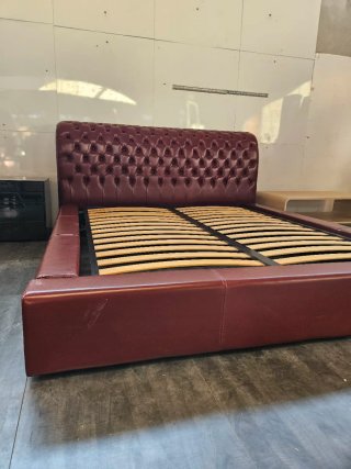 Letto matrimoniale Chesterfield pelle bordeaux