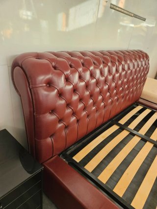 Letto matrimoniale Chesterfield pelle bordeaux
