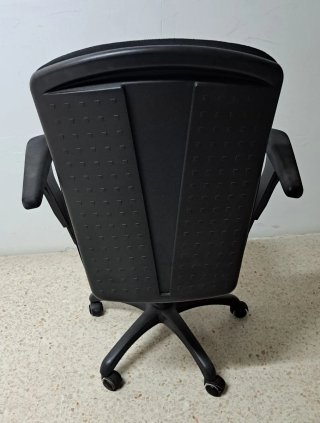 Silla de oficina regulable negra