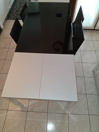 Tavolo allungabile con 4 sedie