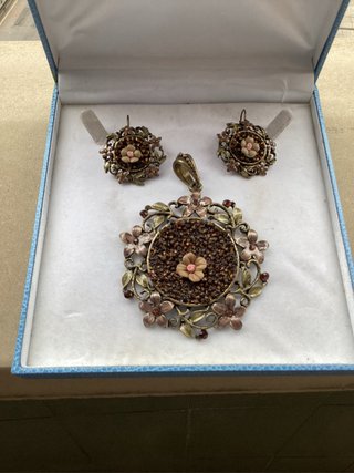 Conjunto Vintage Colgante y Pendientes. Oro viejo