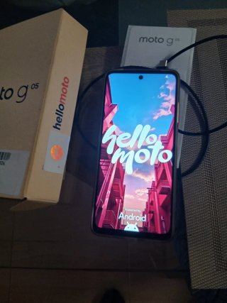 Movil Motorola G05 en caja