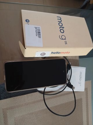 Movil Motorola G05 en caja