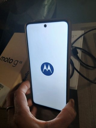 Movil Motorola G05 en caja