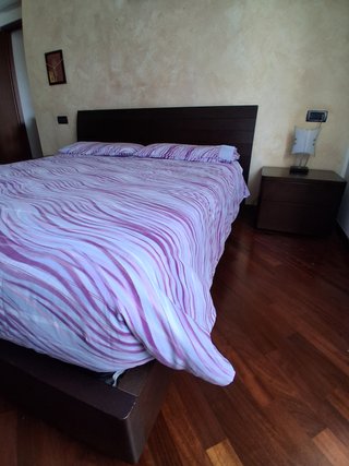 Letto matrimoniale con contenitore e comodini