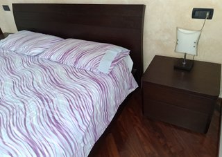 Letto matrimoniale con contenitore e comodini