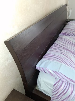 Letto matrimoniale con contenitore e comodini