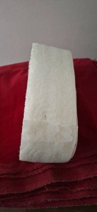Encaje blanco para costura