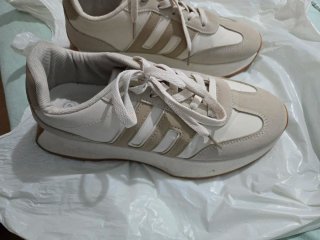 Zapatillas beige y marrón