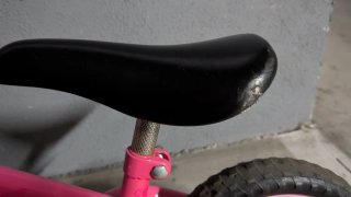 Bicicleta de equilibrio rosa para niños